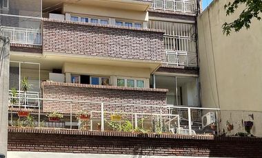 Venta Oficina al frente con patio
