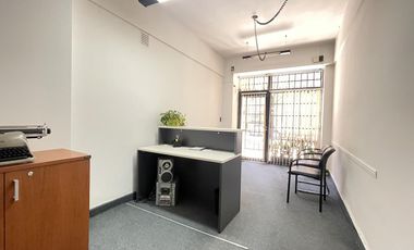 Venta Oficina al frente con patio