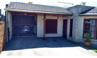 CHALET 4 AMB GARAGE DOBLE , PARQUE Y GRAN QUINCHO