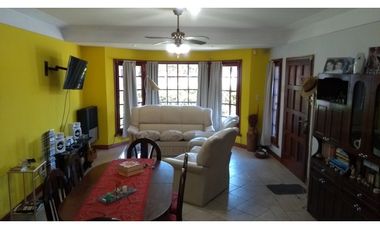 CHALET 4 AMB GARAGE DOBLE , PARQUE Y GRAN QUINCHO