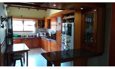 CHALET 4 AMB GARAGE DOBLE , PARQUE Y GRAN QUINCHO
