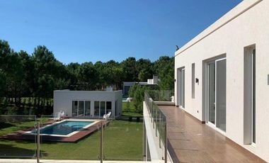 CASA 6 AMB DOMOTIZADA PINAMAR LA HERRADURA BARRIO CERRADO
