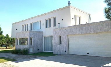 CASA 6 AMB DOMOTIZADA PINAMAR LA HERRADURA BARRIO CERRADO