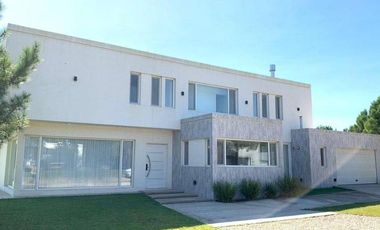 CASA 6 AMB DOMOTIZADA PINAMAR LA HERRADURA BARRIO CERRADO