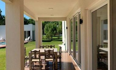 CASA 6 AMB DOMOTIZADA PINAMAR LA HERRADURA BARRIO CERRADO