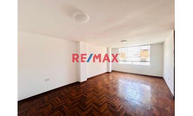 Alquilo Amplio Dpto 73M2 De 2 Dormitorios En 3Er Piso Urb. Los Precursores - Surco!
