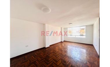 Alquilo Amplio Dpto 73M2 De 2 Dormitorios En 3Er Piso Urb. Los Precursores - Surco!