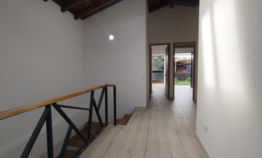 casa en arriendo/venta en retiro. Cod V215516