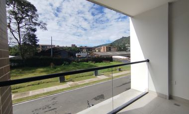 casa en arriendo/venta en retiro. Cod V215516