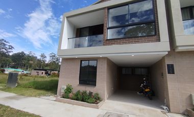 casa en arriendo/venta en retiro. Cod V215516