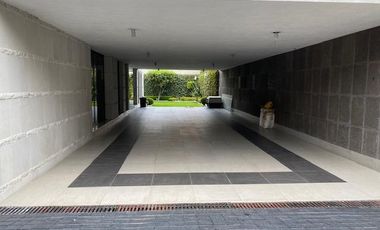 BAJA DE PRECIO!! GRAN CASA EN VENTA DENTRO DE FRACCIONAMIENTO JARDINES EN LA MONTAÑA 4 RECAMARAS