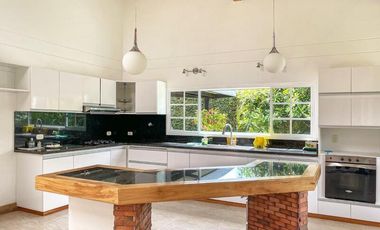 CASA EN ARRIENDO UBICADA EN RIONEGRO SECTOR VIA LA CEJA - LA UNION