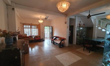 VENTA DE CASA ESQUINERA EN HUANCAVILCA SUR  (GV)
