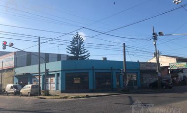 Locales  330m2 en Venta Sobre Ruta 40 - Merlo
