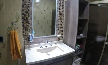 CHALET 4 AMB EN DOS PLANTAS, CON GARAJE Y PATIO CON PARRILLA -QUILMES OESTE