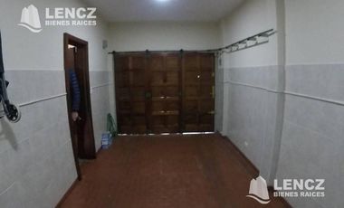 CHALET 4 AMB EN DOS PLANTAS, CON GARAJE Y PATIO CON PARRILLA -QUILMES OESTE