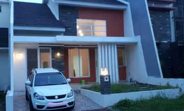 Rumah dijual La Diva Green Hills Menganti Gresik