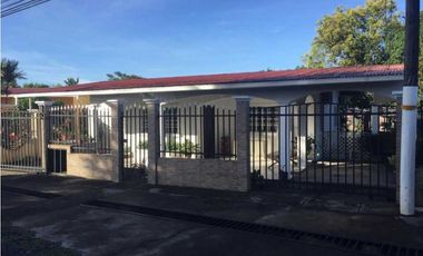 Se vende inigualable casa en los algarrobo,  120,000 negociable