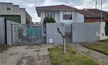 venta chalet de 4 ambientes mas galpon