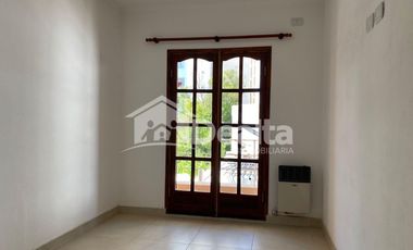 Casa en planta alta en alquiler.