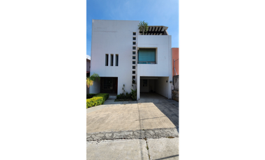 Agradable y Bonita Casa en Residencial Ixtapan.