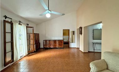 VENTA CASA CALLE PELLEGRINI DOS DORMITORIOS