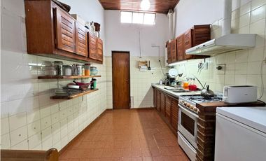 VENTA CASA CALLE PELLEGRINI DOS DORMITORIOS