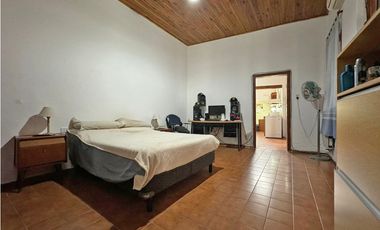 VENTA CASA CALLE PELLEGRINI DOS DORMITORIOS