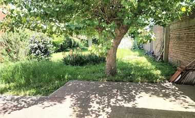 Casa tres ambientes con jardín. García Lorca. Punta Mogotes.Venta.