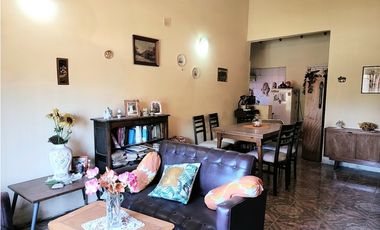 Casa tres ambientes con jardín. García Lorca. Punta Mogotes.Venta.