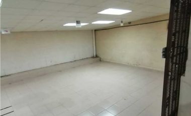 Se Vende amplio Local Comercial en Parque Lefevre.