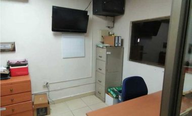 Se Vende amplio Local Comercial en Parque Lefevre.