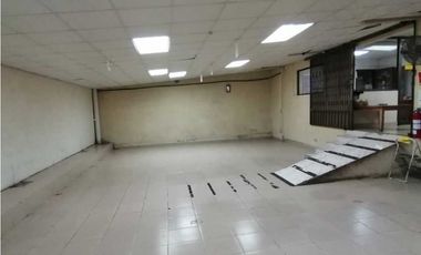 Se Vende amplio Local Comercial en Parque Lefevre.