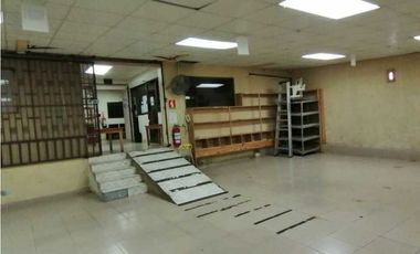 Se Vende amplio Local Comercial en Parque Lefevre.