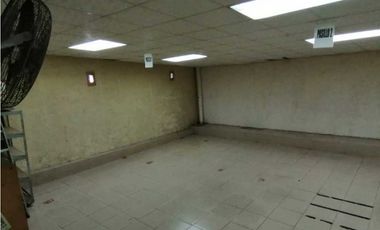 Se Vende amplio Local Comercial en Parque Lefevre.