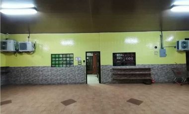 Se Vende amplio Local Comercial en Parque Lefevre.