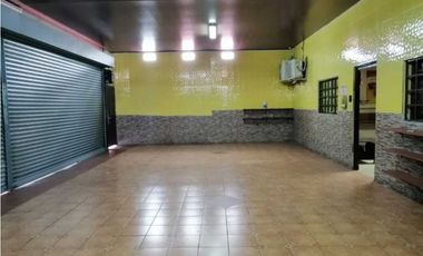 Se Vende amplio Local Comercial en Parque Lefevre.