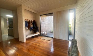 Casa con vista y acceso al Lago Ranco