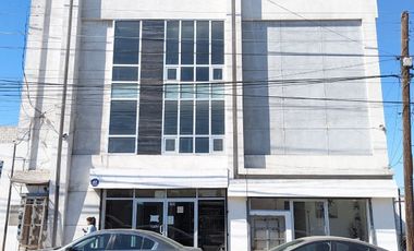 Edificio en venta en La Mesa con oficinas