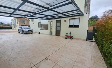 casa en venta en cajica. Cod V109259