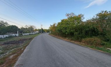 Terreno de uso mixto sobre carretera en la entrada de Mococha, Mérida Yucatán.