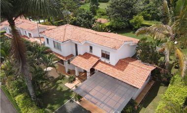 HERMOSA CASA CAMPESTRE  EN CERRITOS