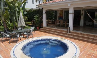 HERMOSA CASA CAMPESTRE  EN CERRITOS