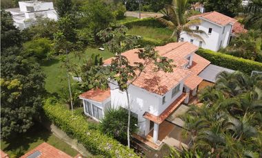 HERMOSA CASA CAMPESTRE  EN CERRITOS