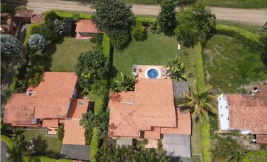 HERMOSA CASA CAMPESTRE  EN CERRITOS