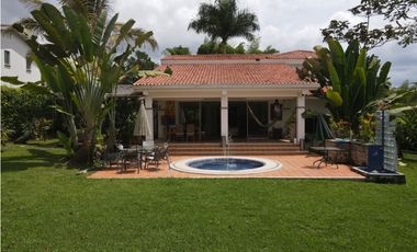 HERMOSA CASA CAMPESTRE  EN CERRITOS