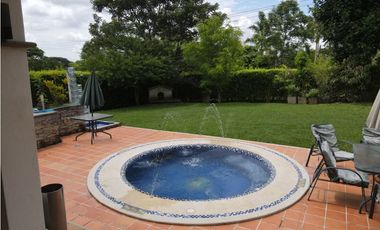 HERMOSA CASA CAMPESTRE  EN CERRITOS