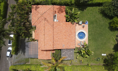 HERMOSA CASA CAMPESTRE  EN CERRITOS