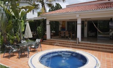 HERMOSA CASA CAMPESTRE  EN CERRITOS