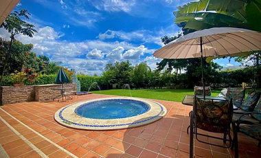 HERMOSA CASA CAMPESTRE  EN CERRITOS